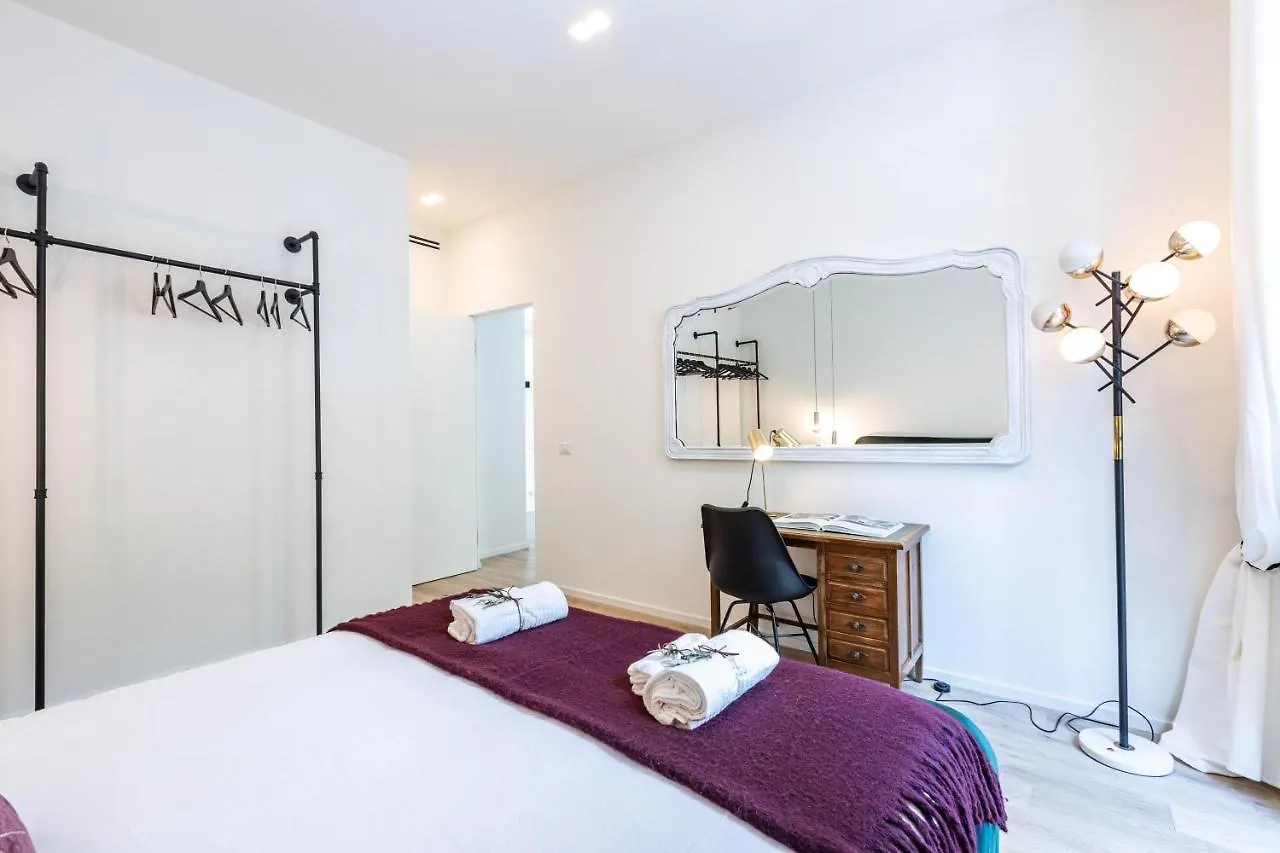 *Villa Olivo*With Private Terrace & Jacuzzi + 3Bedrooms Milano İtalya